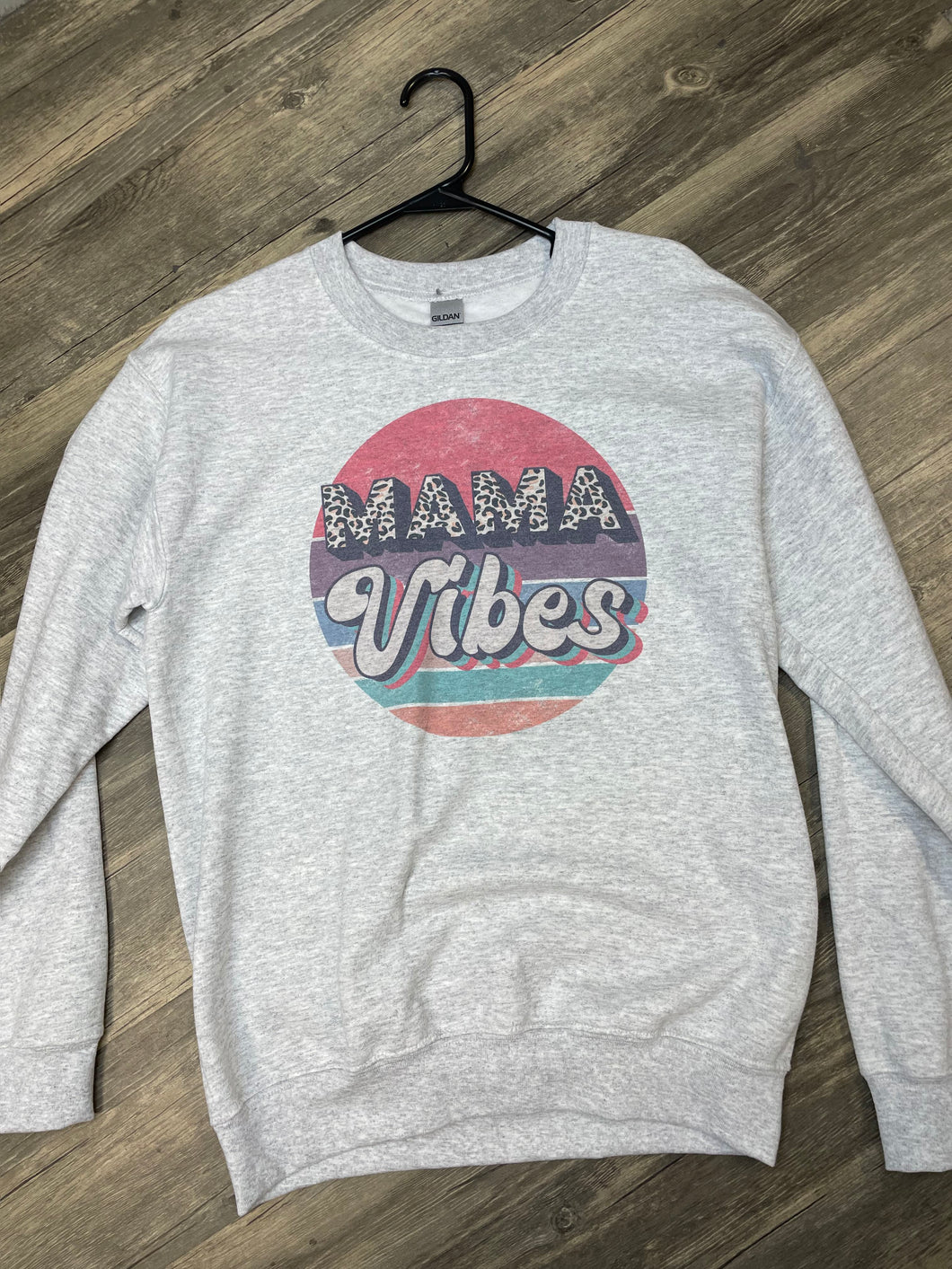 Mama Vibes | Sweatshirt | Gildan